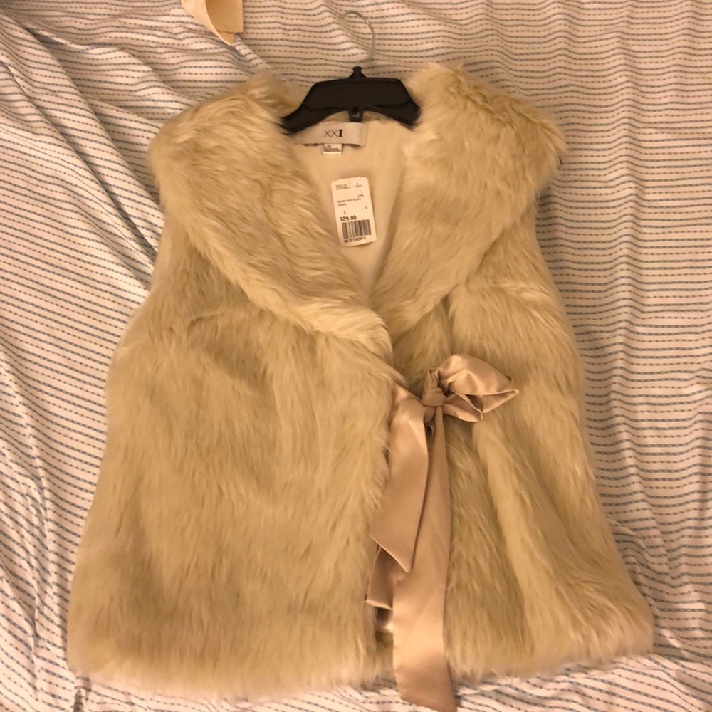 NWT Forever 21 Fuzzy Vest size L